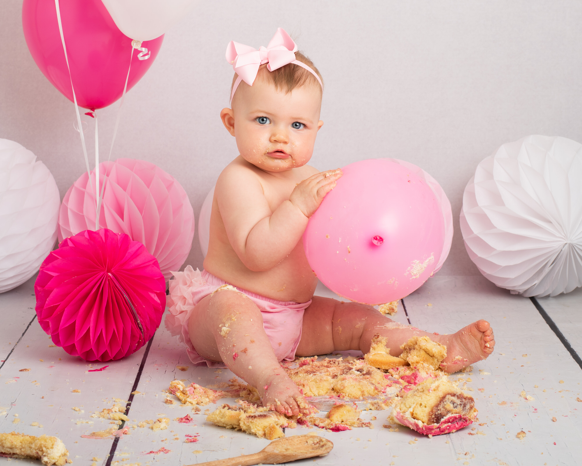 cake_smash_photography_session_with_balloons