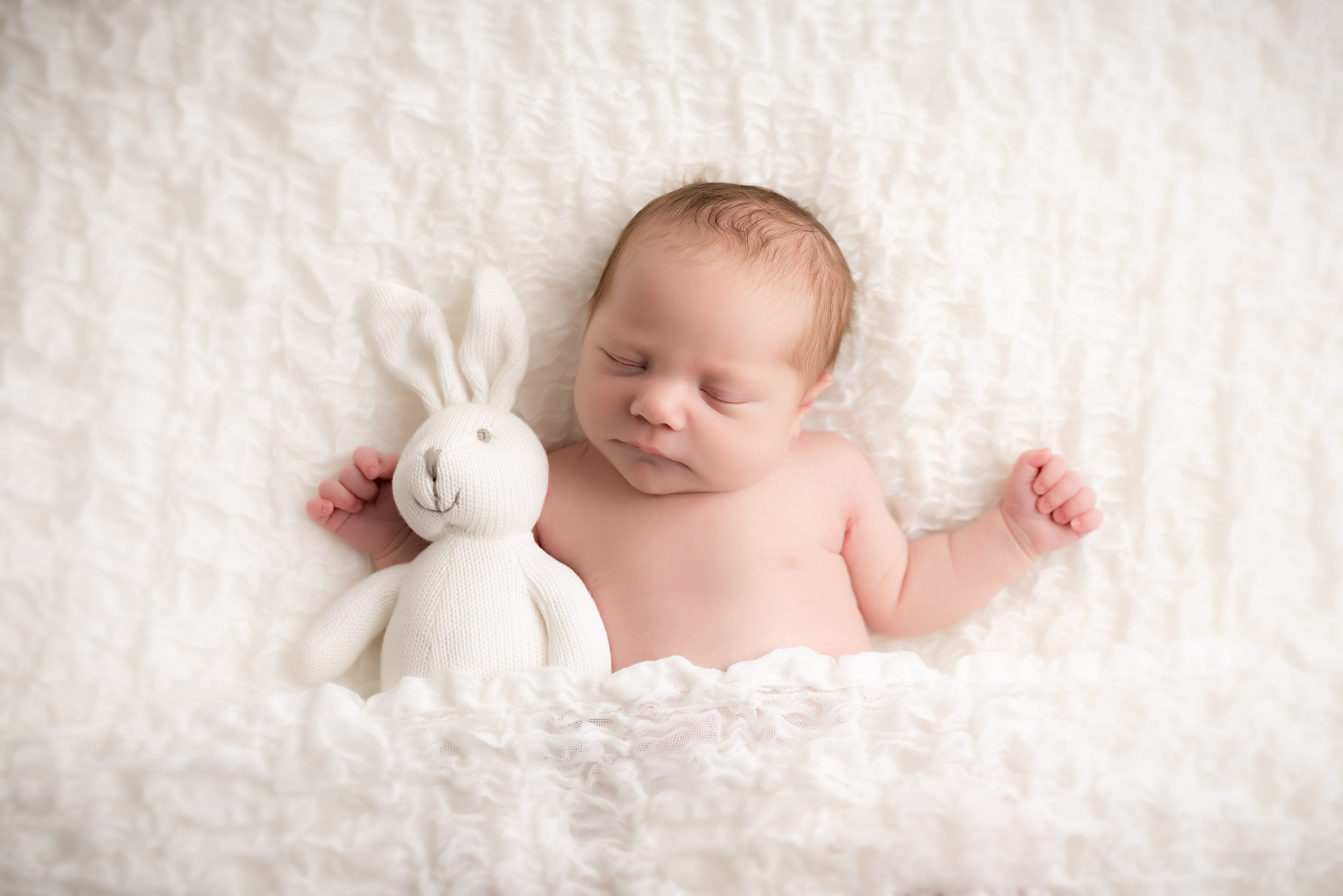 Newborn_baby_photographer_dudley_midlands_posing_on_blanket