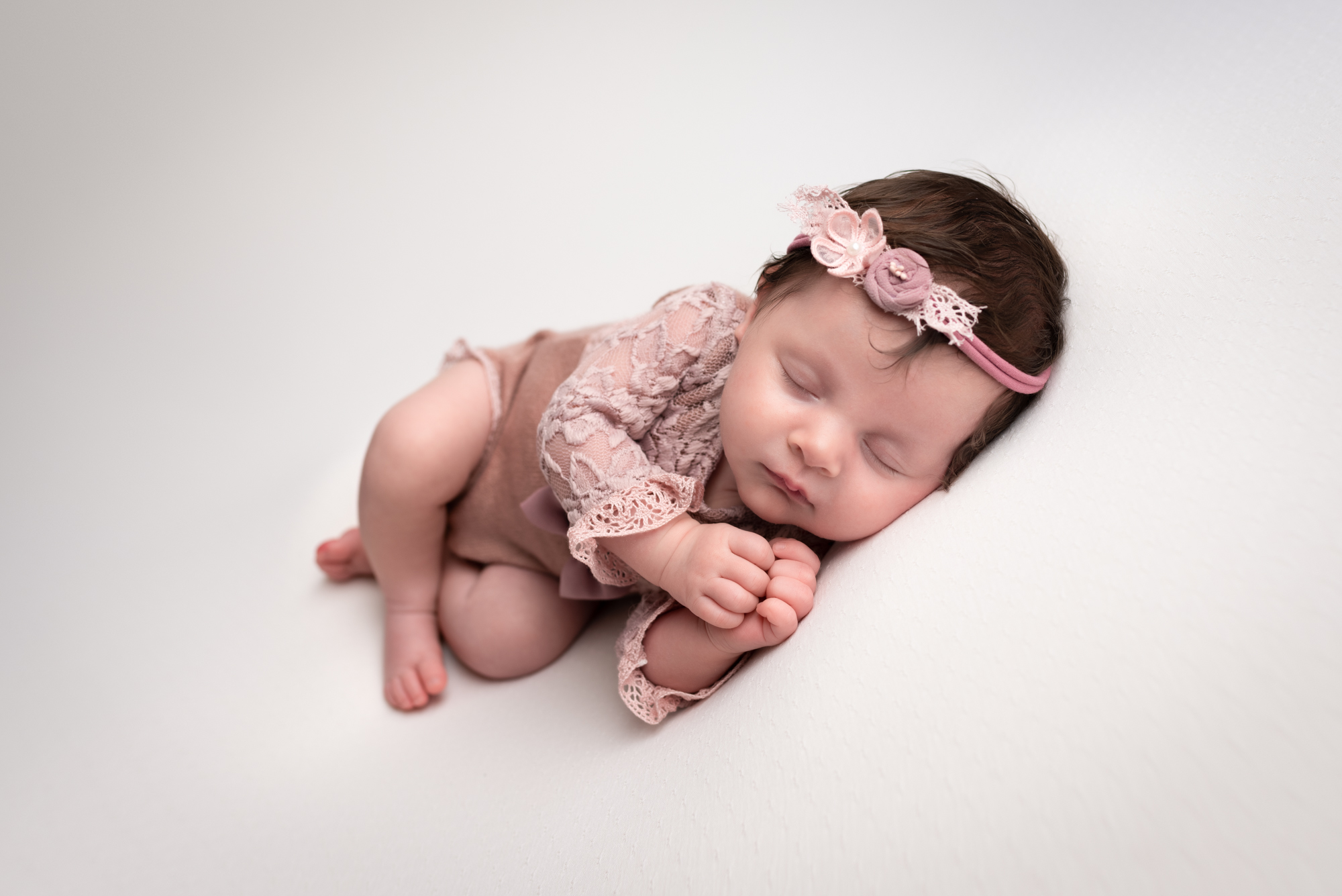 Newborn_baby_photographer_dudley_midlands_posing_on_blanket