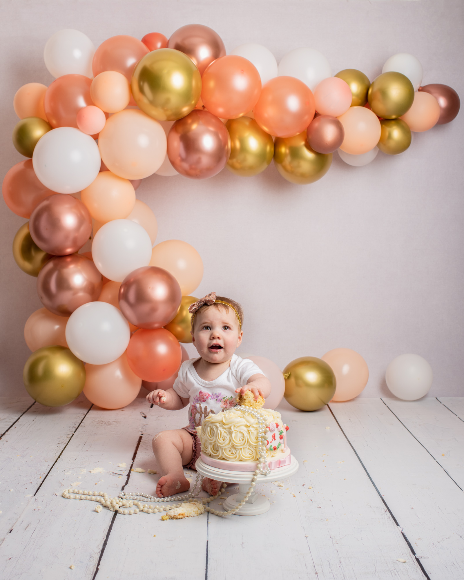 cake_smash_photography_session_with_balloons