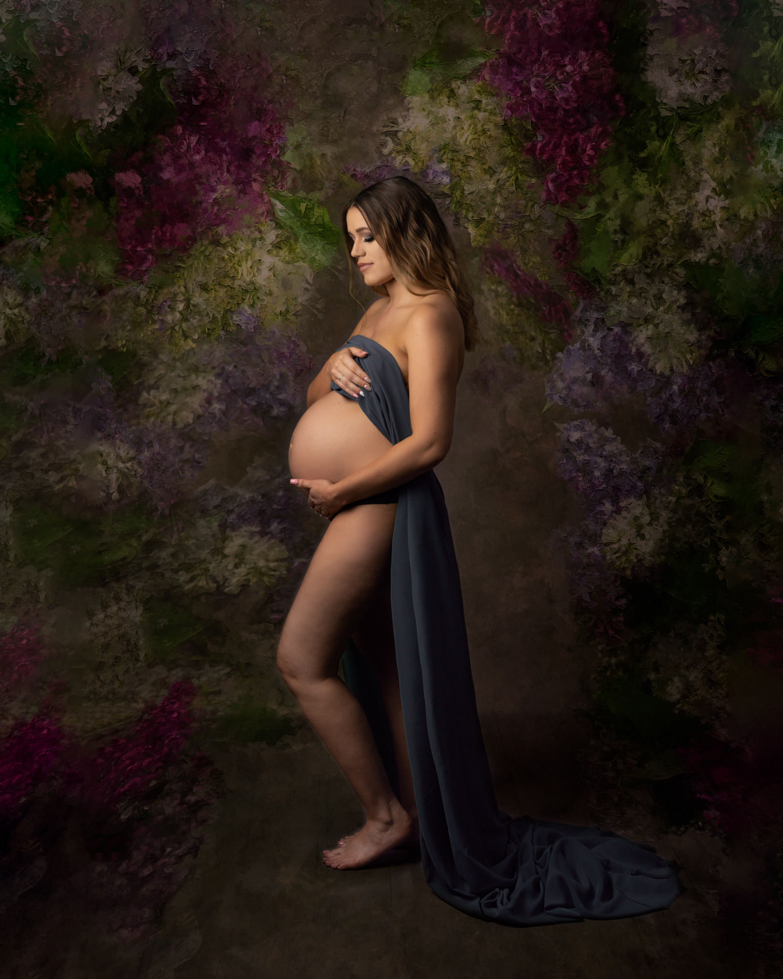 pregnant lady in photo studio in Dudley